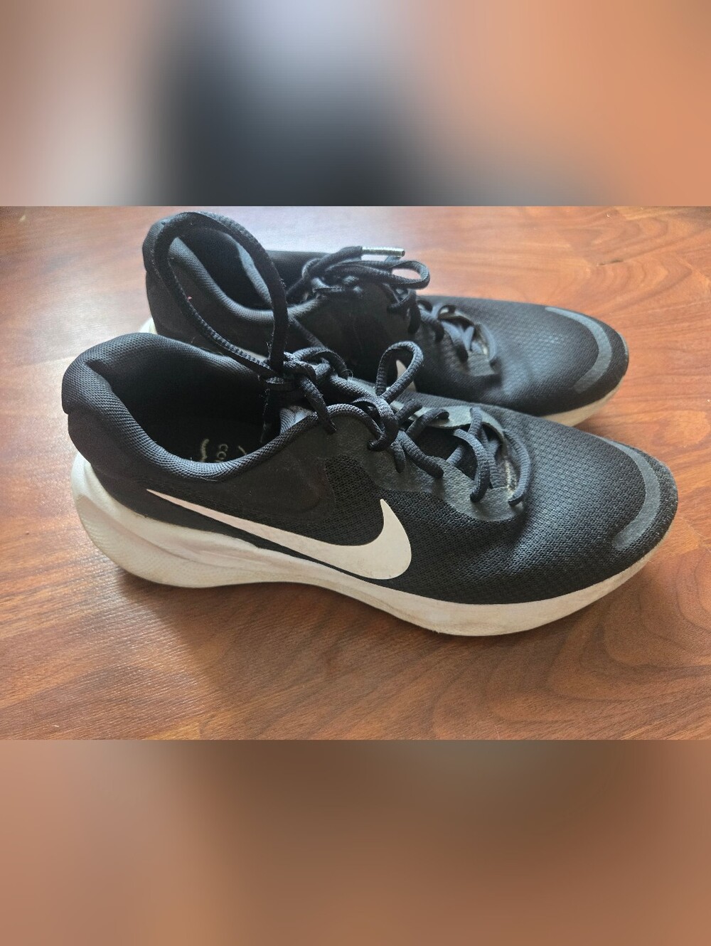 Nike Black and White Low-Top Athletic Sneakers Size 10